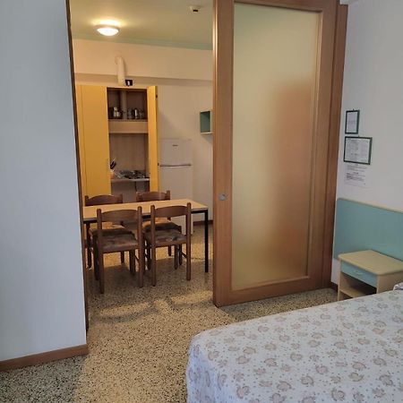 Hotel Residence Villa Lily Cesenatico Esterno foto